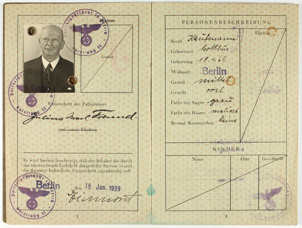 Die Fotografie zeigt einen Ausschnitt aus Julius Freunds Reisepass mit Bild und Personenangaben. Zusammen mit seiner Frau Clara Freund, geborene Dresel, stellte er einen Auswanderungsantrag, dem im Februar 1939 stattgegeben wurde.