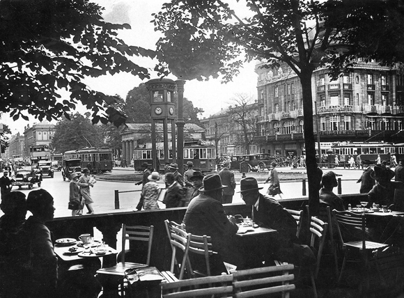 Historischer Ausblick aus dem Cafe Josty auf den Potsdamer Platz, um 1930