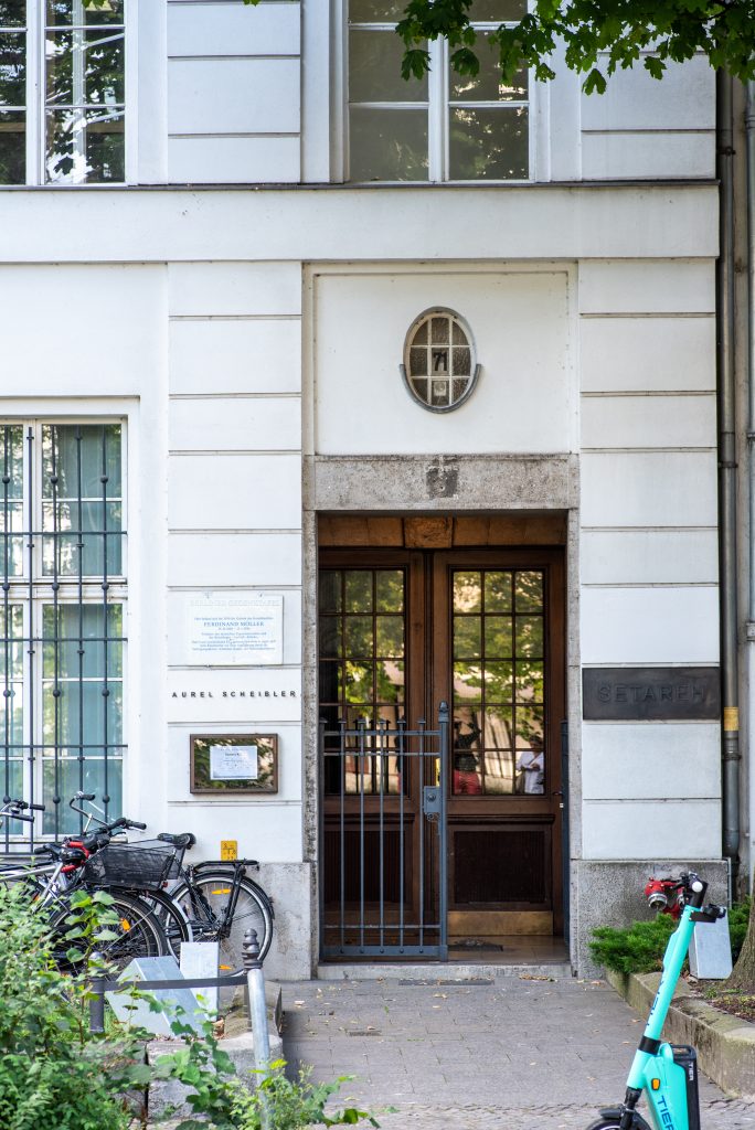 Aussenansicht Eingang Schöneberger Ufer 71, 2021